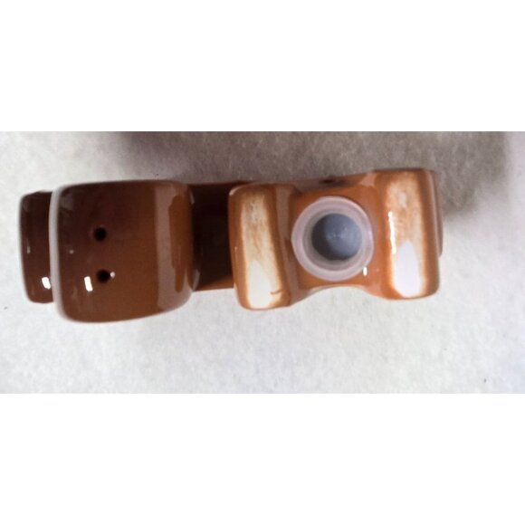 Gingerbread Man Ceramic Salt & Pepper Shakers Set - Picture 6 of 7